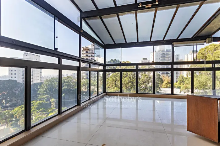 Apartamento duplex com lazer em rua tranquila e residencial