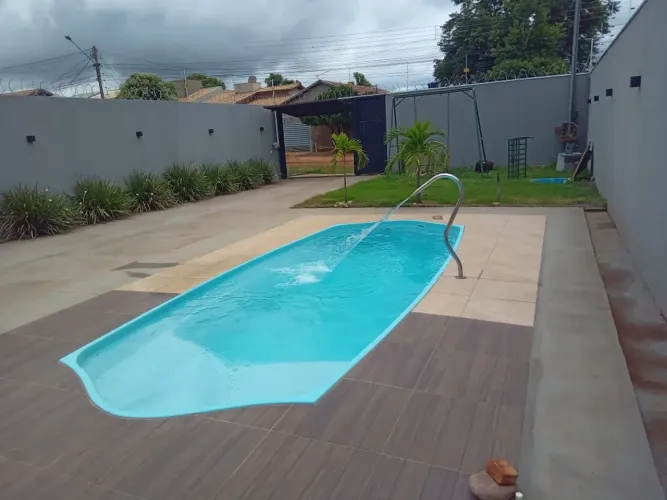 Salao ou espaço de festas com piscina