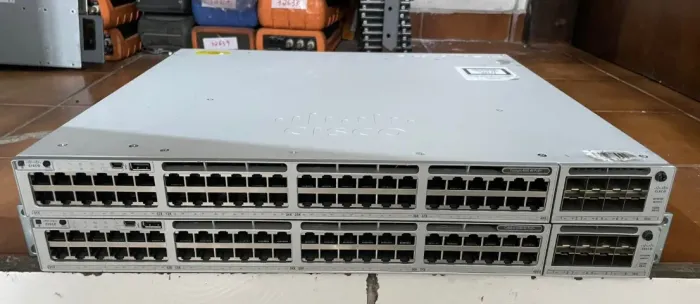 Switch Cisco Catalyst 9300 48Portas Gigabit Poe+ Uplink 8x10G