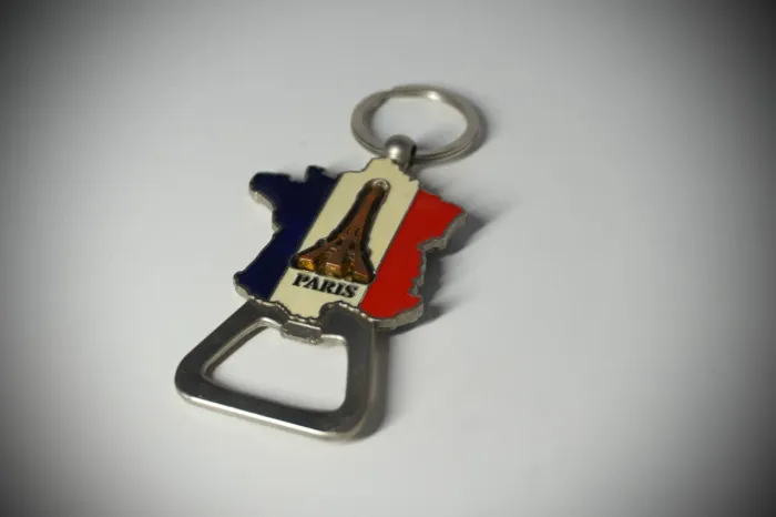 Chaveiro abridor de garrafa Paris 