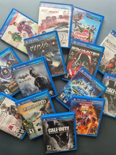 Estoque com diversos jogos mídia física de PS VITA