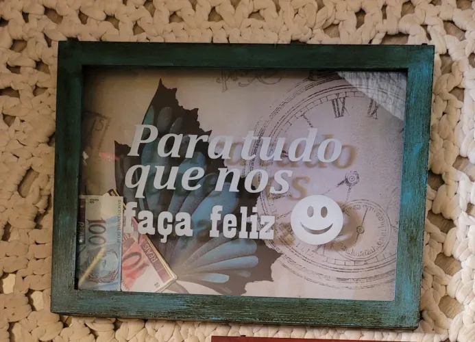 Quadro decorativo com mensagem inspiradora e grana