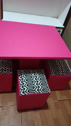 Mesa com 4 puff