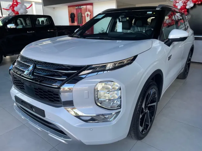Mitsubishi Outlander Signature 2.4 4X4 AUT (híb) 2026