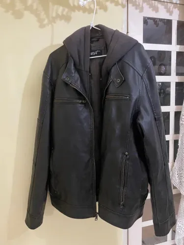 Jaqueta de Couro Masculina com Capuz