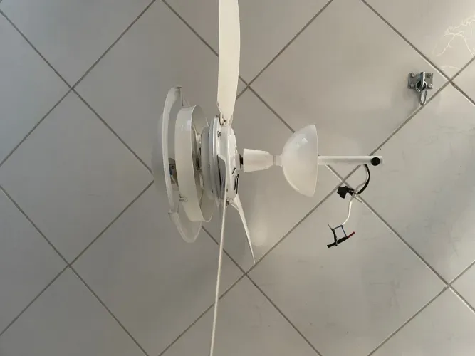 Ventilador de Teto Branco 220w