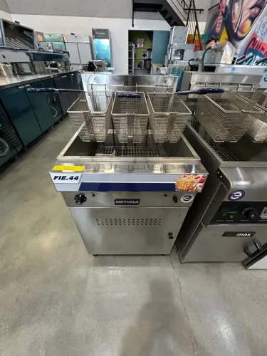Fritadeira elétrica 380V trifásica água e óleo  METVISA FIE.44