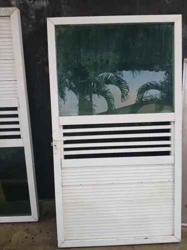 PORTÃO DE ALUMÍNIO COM PINTURA ELETROSTÁTICA