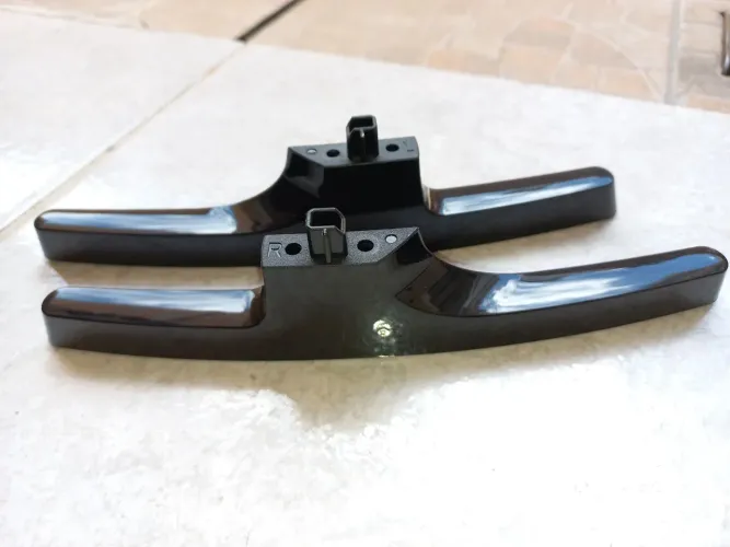 Pezinhos para TVs Samsung 32J4000.