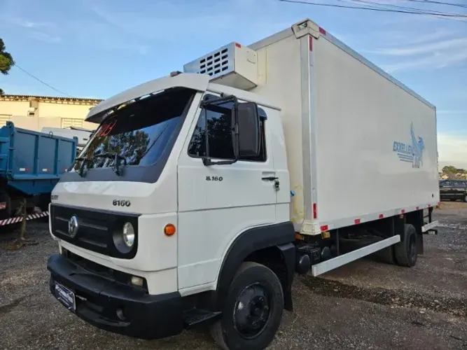 VW 8160 COM BAÚ 
