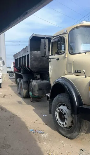 Caçamba disponível para locação