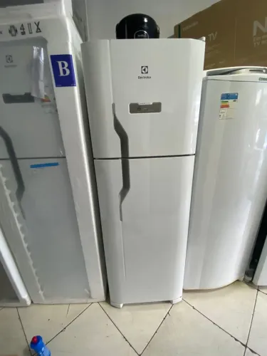 GELADEIRA ELECTROLUX 371 LITROS. FROST FREE