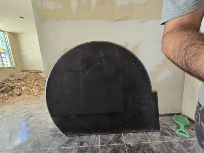 Mesa de Granito Preto Semi Círculo