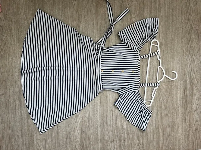 Vestido infantil listrado de festa
