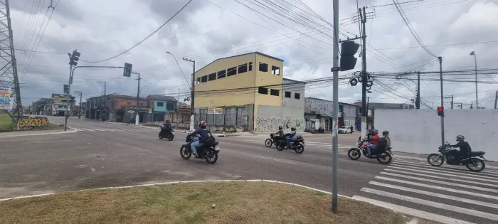 GALPÃO NA AV CENTENÁRIO 450m²