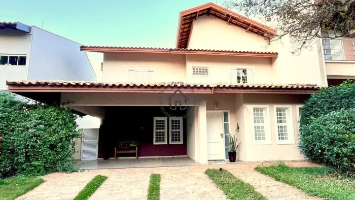 Casa à venda no Condominio Vivenda das Quaresmeiras em Valinhos.