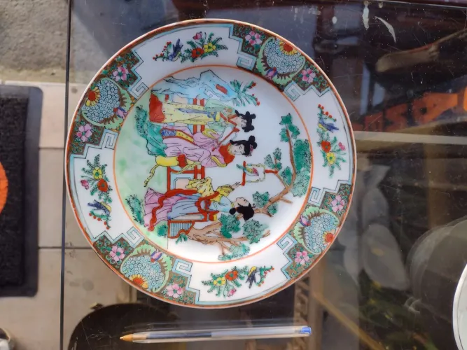 Prato em Porcelana Chinesa Antigo Pintado à mão 