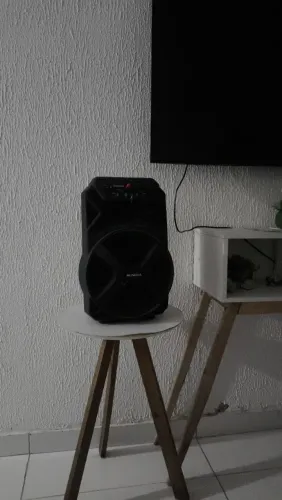 Vendo caixinha de som pega microfone nova mal usada