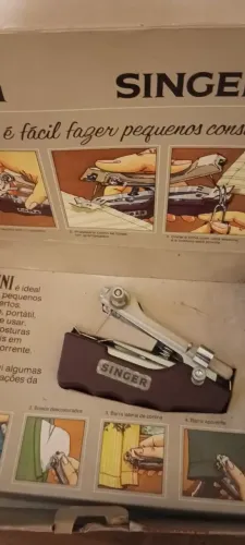 Mini máquina Singer de mão antiga leia a descrição
