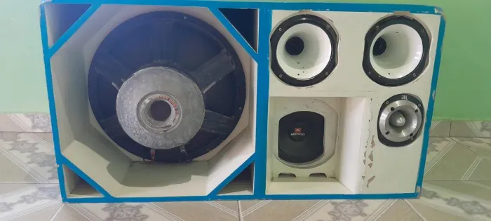 Caixa de Som Automotiva Completa - Pronta para o uso!