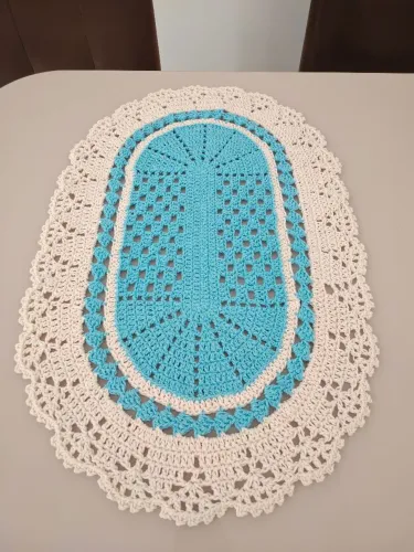 Tapete crochê oval azul celeste