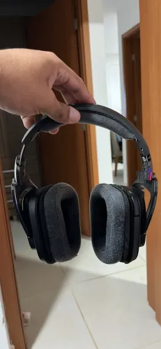 Headset Gamer Sem Fio Logitech G935 7.1 Dolby Surround com RGB LIGHTSYNC