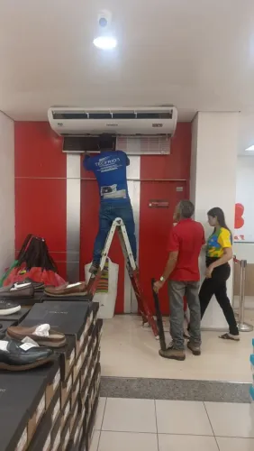 Motorista e auxiliar técnico