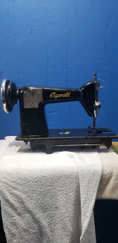 Máquina de Costura Antiga Vigorelli Vintage