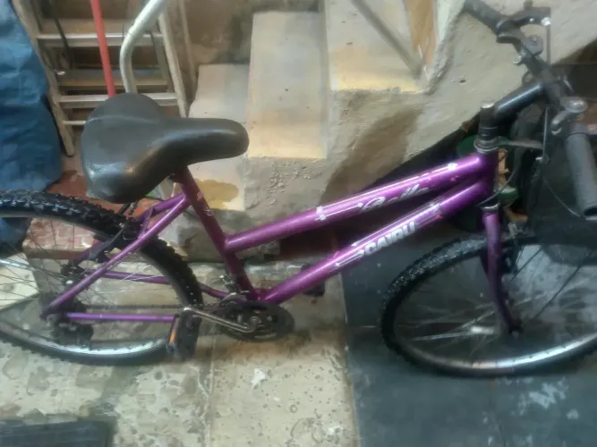 Bicicleta semi nova feminina aro 26