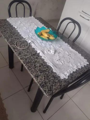 vende mesa com 4 cadeira