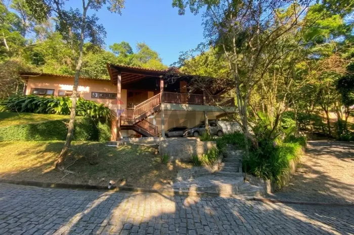 "Casa de Condomínio com 4 Quartos em Pendotiba - Niterói"