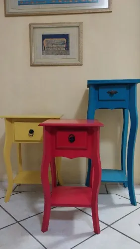 Mesa de cabeceira ou Criado Mudo