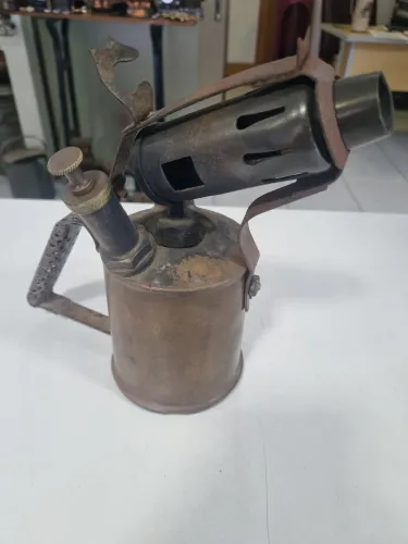 Antigo maçarico a querosene 