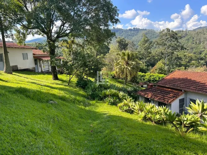 Chácara com 4 dormitórios à venda, 350 m² por R$ 880.000,00 - Jardim Seabra - Amparo/SP
