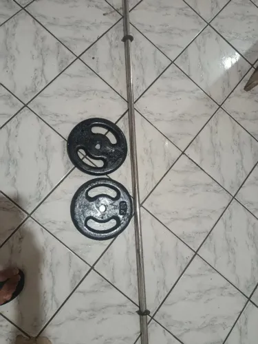 Barra de 1.80 inox com duas anilhas de 10 kilos