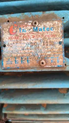 Motor trifásico, funcionando perfeitamente, 40 CV alta potência.<br><br>Valor R$ 5.000,00 reais