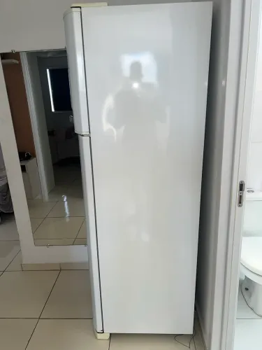 Vende-se essa geladeira DF50