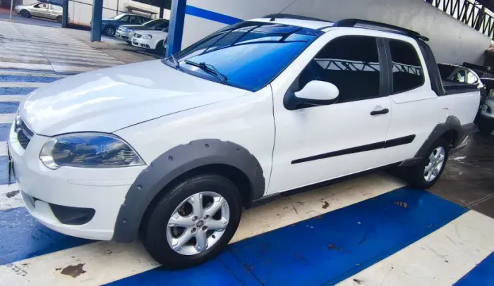 Fiat Strada Trekking 1.6 16V Flex CD 2013