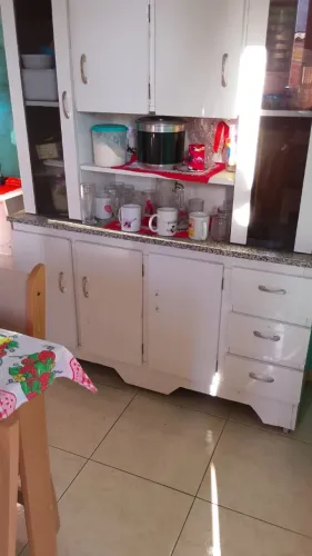 Armário de cozinha e fruteira