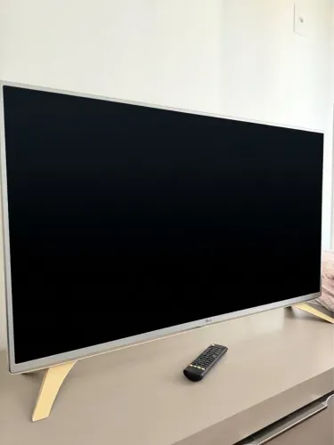 Smart TV LG 43" Full HD - Estado de Nova! Funciona Perfeitamente