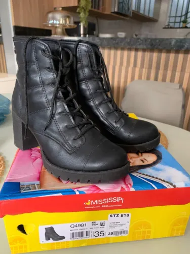 Vendo bota feminina