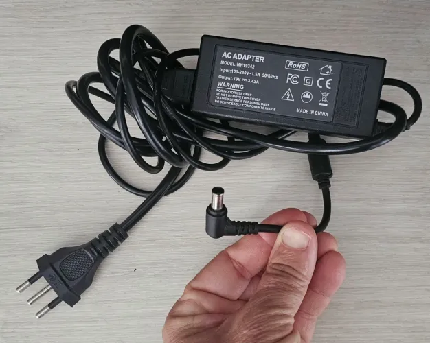 FONTE CARREGADOR BIVOLT (19V SAIDA)