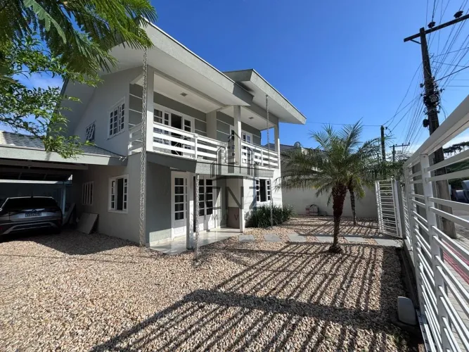 Casa para locação no bairro Planalto em Brusque-SC: 2 quartos, 1 suíte, 1 sala, 2 banheiro