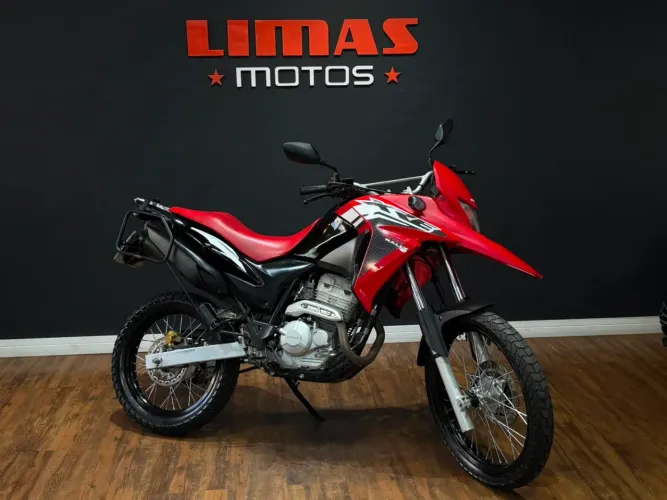 XRE 300 Vermelha 2012.