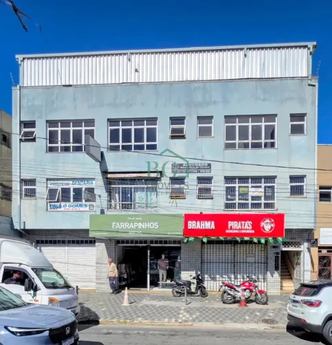 Excelente sala comercial de 46m² á venda no Centro de Poços de Caldas MG.