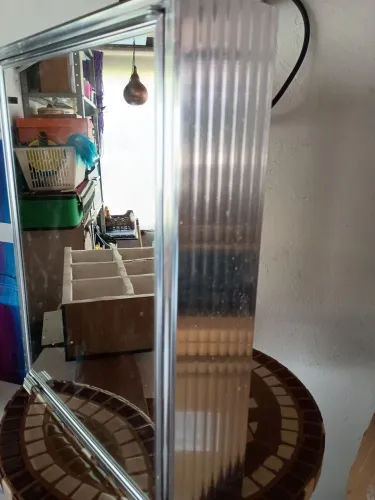 Armario com espelho para banheiro. 