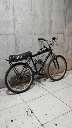 Vendo bicicleta motorizada 80 cc bem boa só subir e andar 1000 na mão vai não pego brick
