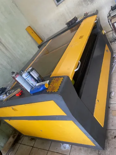MÁQUINA CORTE A LASER