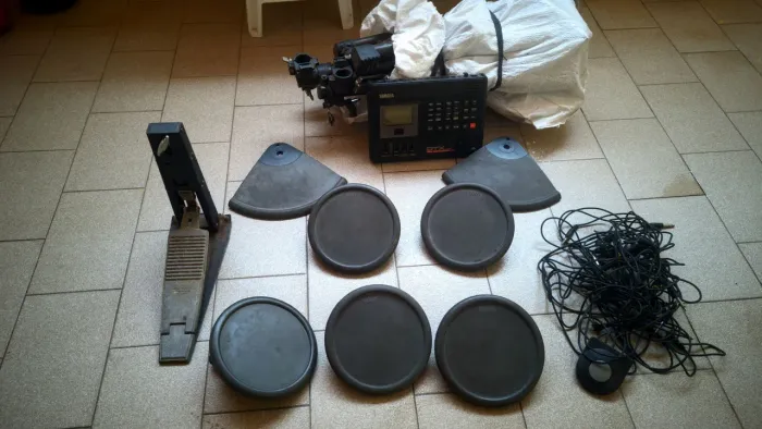 BATERIA ELETRÔNICA YAMAHA DTX V2.0 - KIT COMPLETO + RACK + 5 PADS + 2 PRATOS