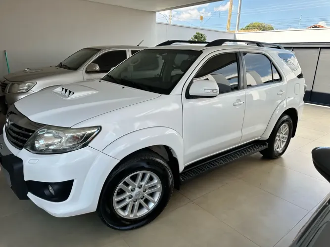 Toyota Hilux SW4 SRV D4-d 4X4 3.0 TDI Dies. AUT 2014